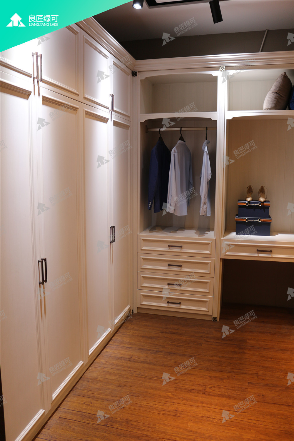 全铝订制衣柜-衣帽间白